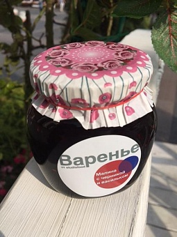 малина с черникой и васильком
